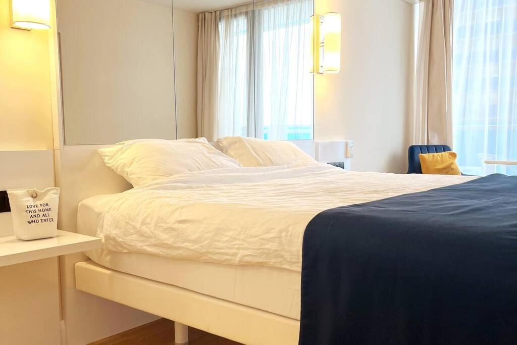 1-Bedroom Studio Apartment In Orbi City - Side Seaview Batumi Exteriör bild